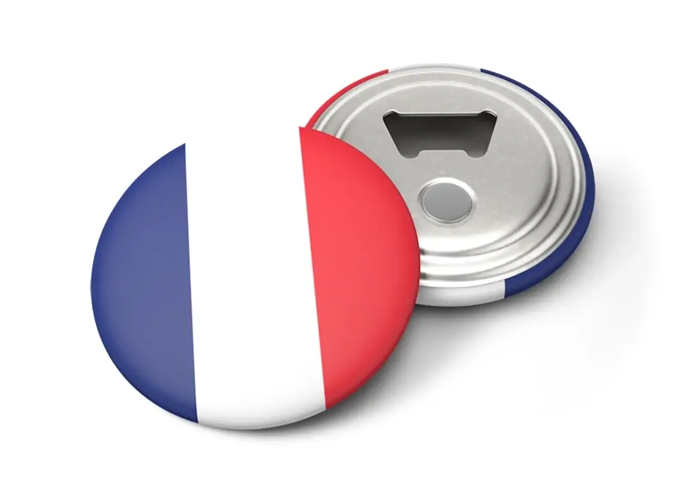 Un décapsuleur rond avec le drapeau de la France