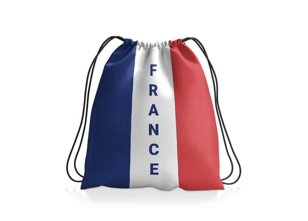 un sace à dos avec des cordes décoré du drapeau de la France